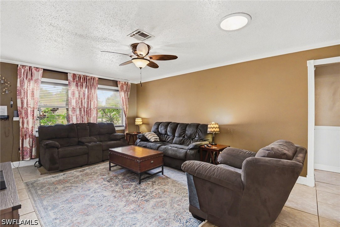 3 Bed SingleFamilyResidence for Sale in Fort Myers, photo 4