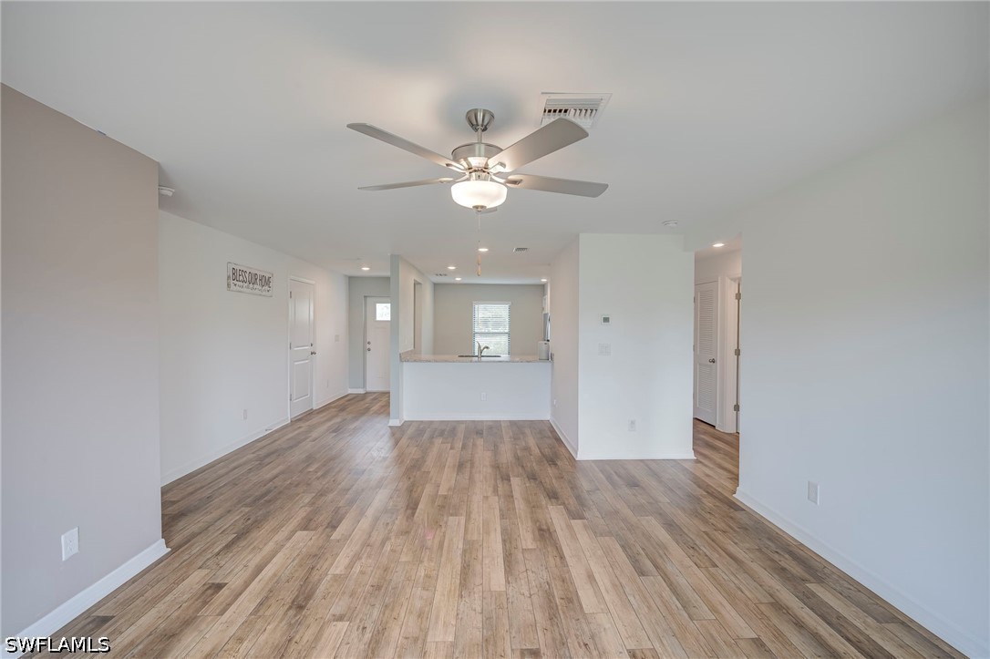 3 Bed SingleFamilyResidence for Sale in Mirror Lakes, photo 4