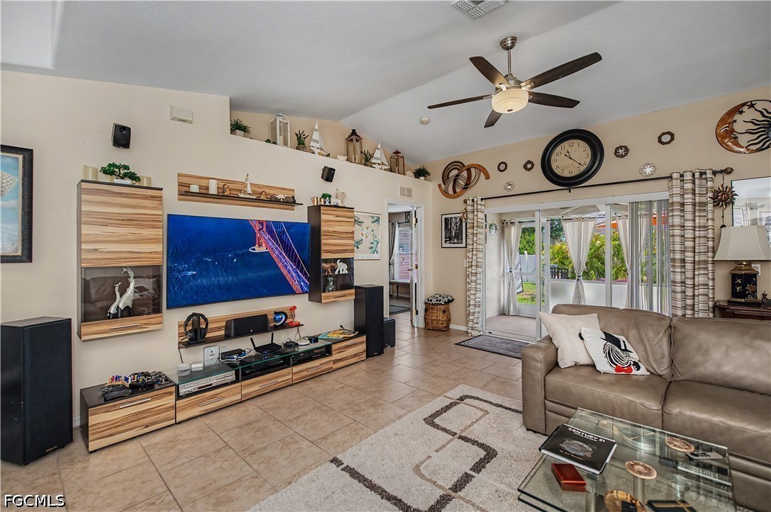 3 Bed SingleFamilyResidence for Sale in Cape Coral, photo 4