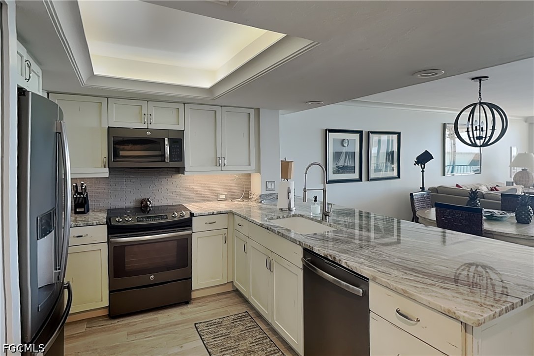 2 Bed Pool Home for Sale in Fort Myers, photo 4