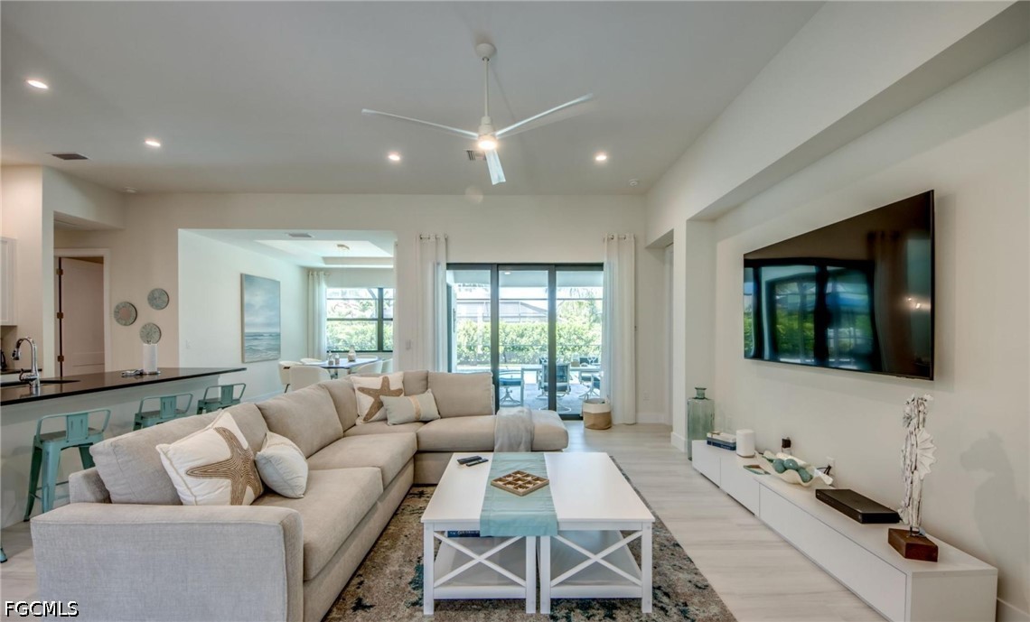 3 Bed Pool Home for Sale in Cape Coral, photo 4