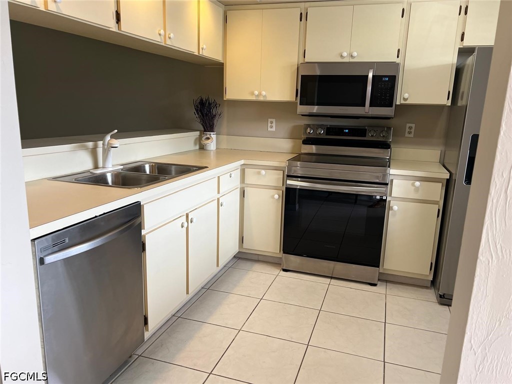 2 Bed Pool Home for Sale in Country Club Village, photo 4