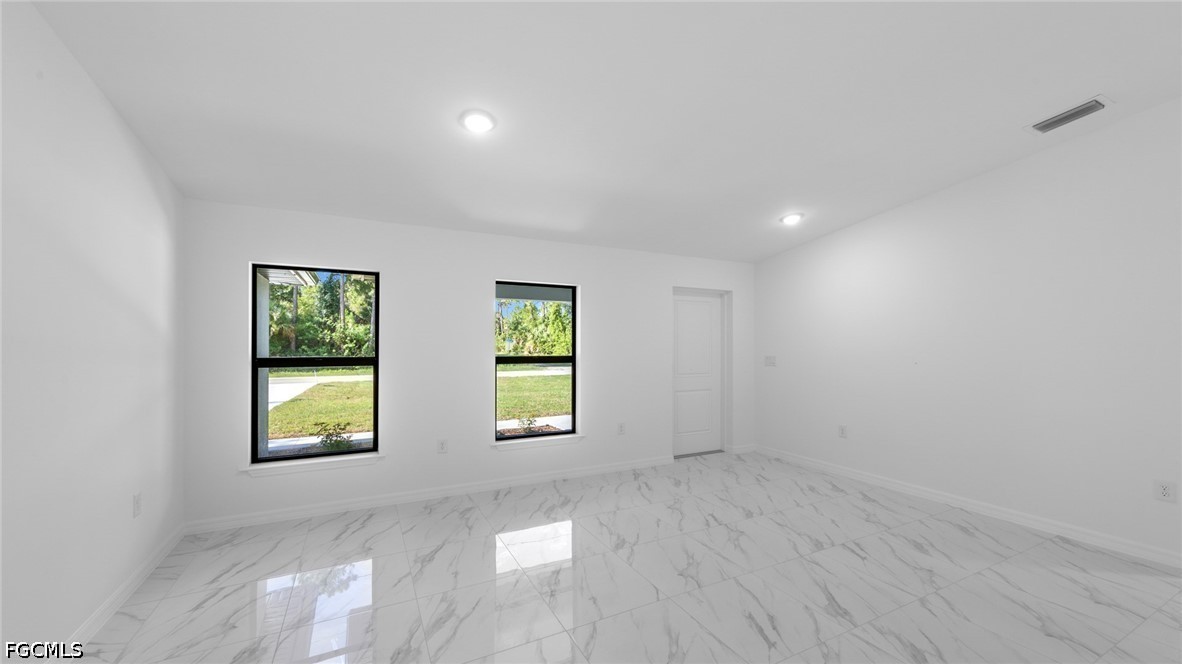 4 Bed SingleFamilyResidence for Sale in Lehigh Acres, photo 4