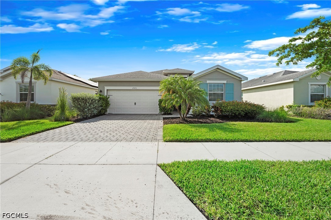 3 Bed SingleFamilyResidence for Sale in Trails Edge, FL — photo 4
