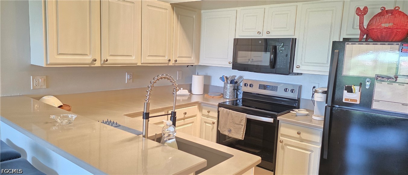 3 Bed Waterfront Home for Sale in Fort Myers, photo 4