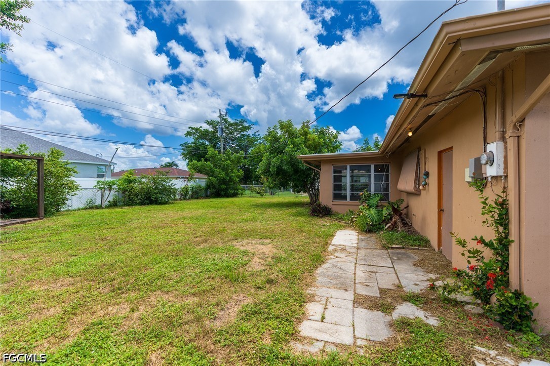 2 Bed SingleFamilyResidence for Sale in Cape Coral, photo 4