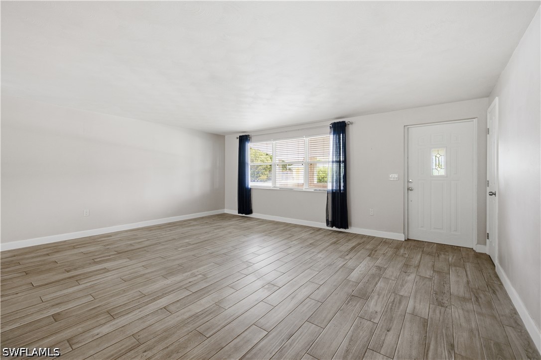 3 Bed Pool Home for Sale in Fort Myers Villas, photo 4