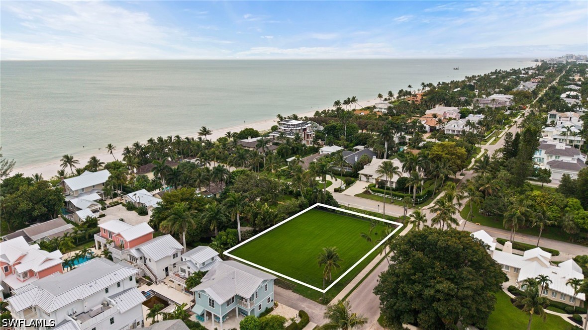 6 Bed Pool Home for Sale in Olde Naples, photo 4