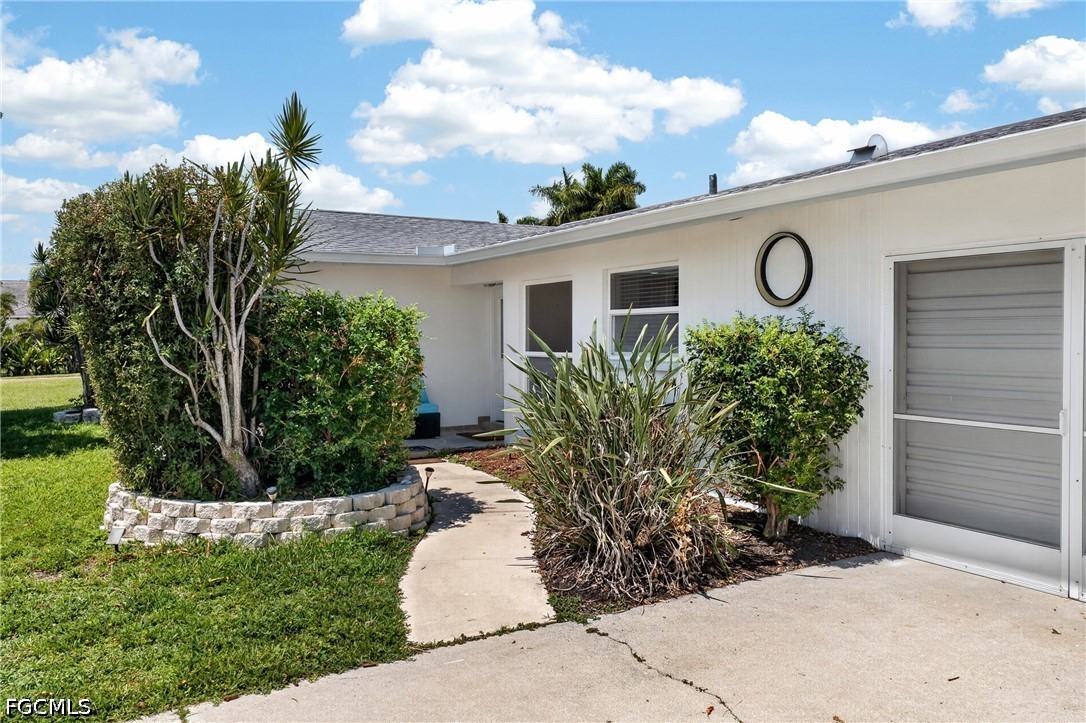 3 Bed Pool Home for Sale in Cape Coral, photo 4
