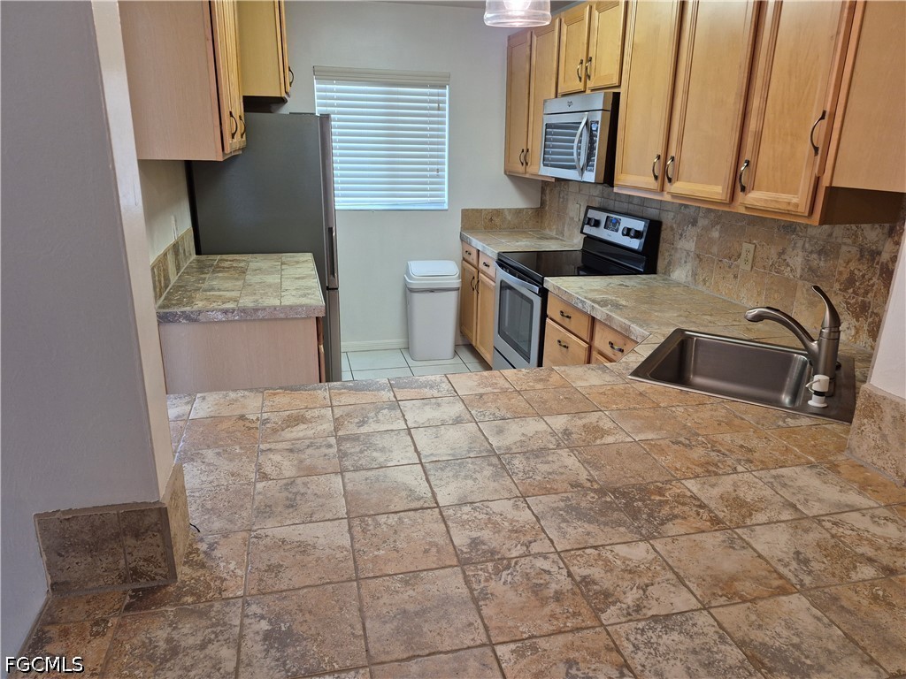 2 Bed Waterfront Home for Sale in Cape Coral, photo 4