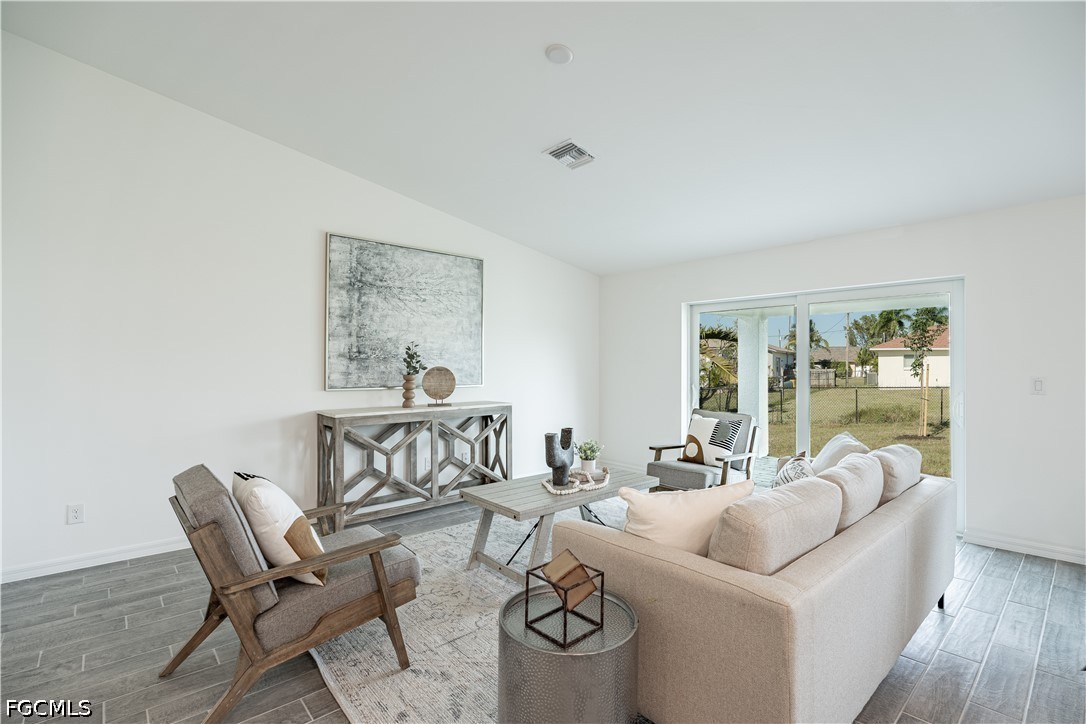 4 Bed SingleFamilyResidence for Sale in Cape Coral, FL — photo 4
