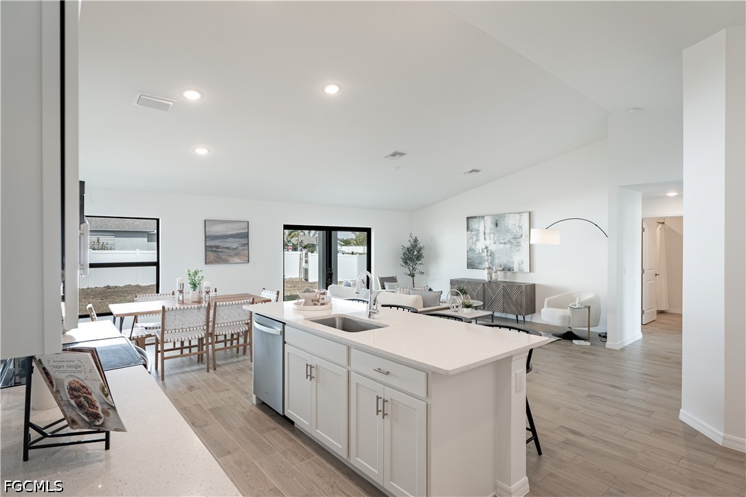 4 Bed SingleFamilyResidence for Sale in Cape Coral, FL — photo 4