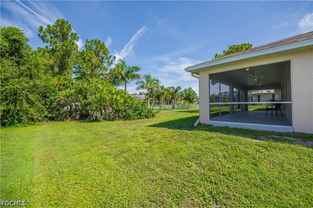 3 Bed SingleFamilyResidence for Sale in Mirror Lakes, FL — photo 4