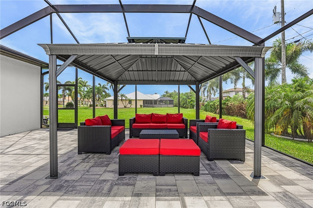 3 Bed Pool Home for Sale in Cape Coral, photo 4