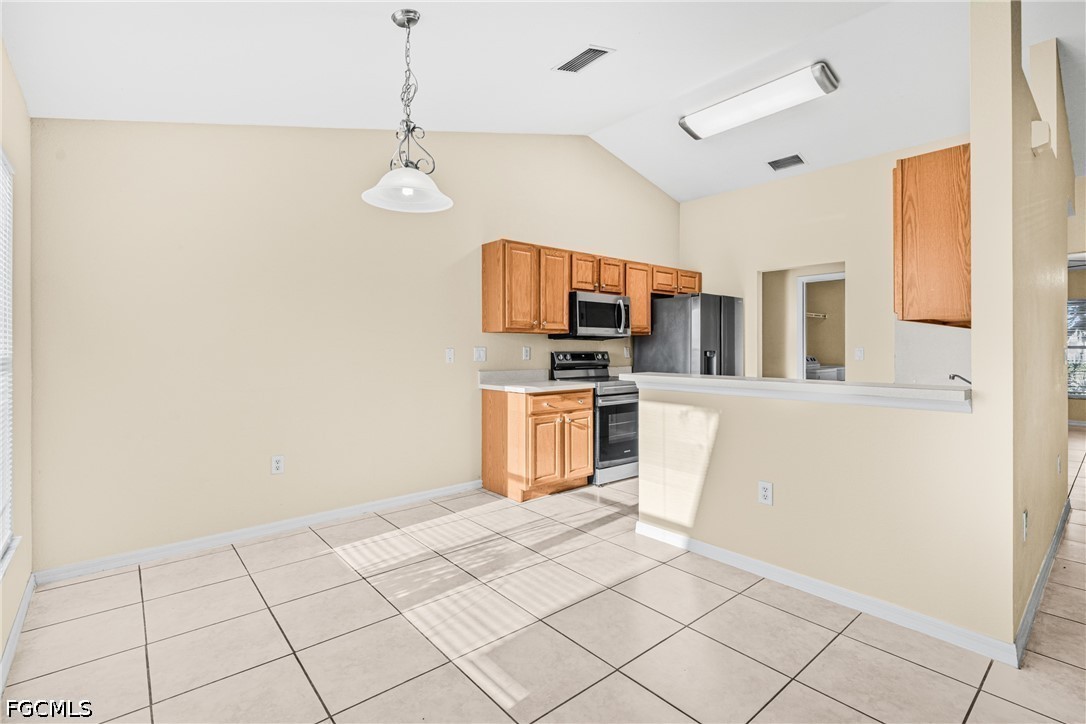 4 Bed SingleFamilyResidence for Sale in Cape Coral, photo 4