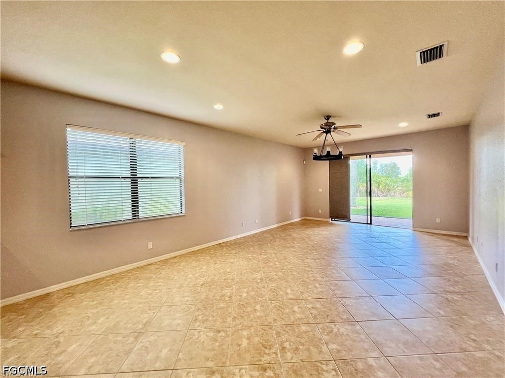 3 Bed SingleFamilyResidence for Sale in Daniels Preserve, photo 4