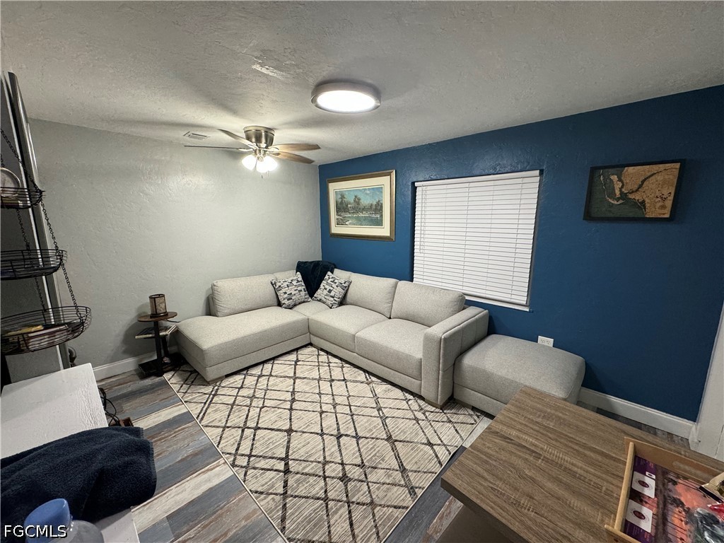 3 Bed SingleFamilyResidence for Sale in Bayside Park, FL — photo 4
