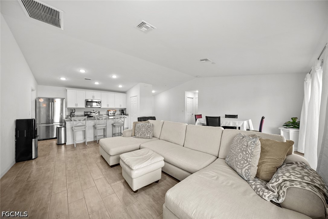 3 Bed SingleFamilyResidence for Sale in Cape Coral, photo 4