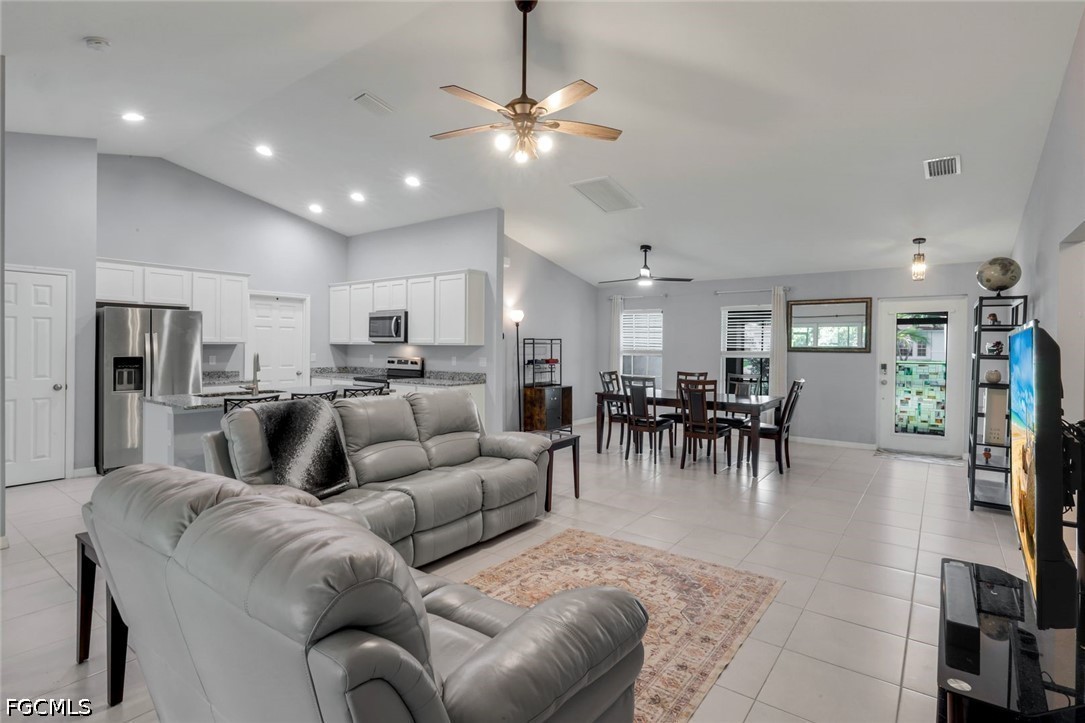 4 Bed SingleFamilyResidence for Sale in Cape Coral, FL — photo 4