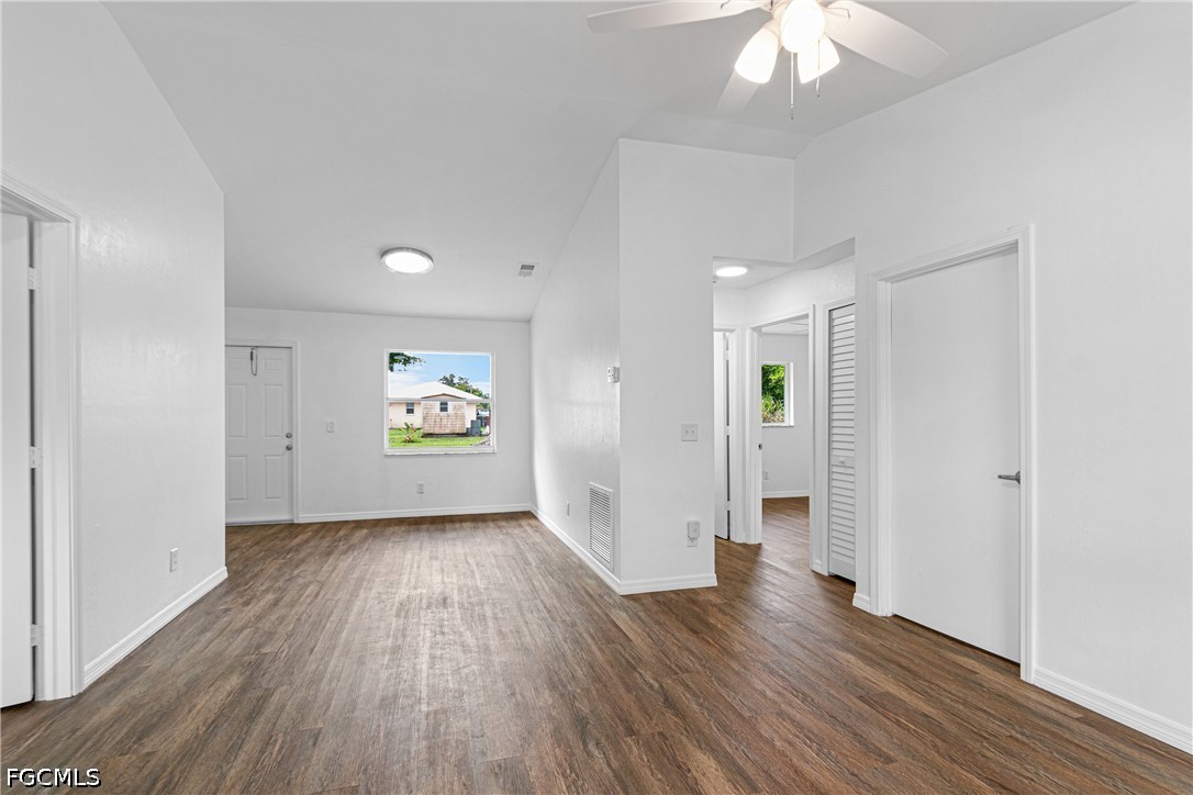 3 Bed SingleFamilyResidence for Sale in Fort Myers, FL — photo 4