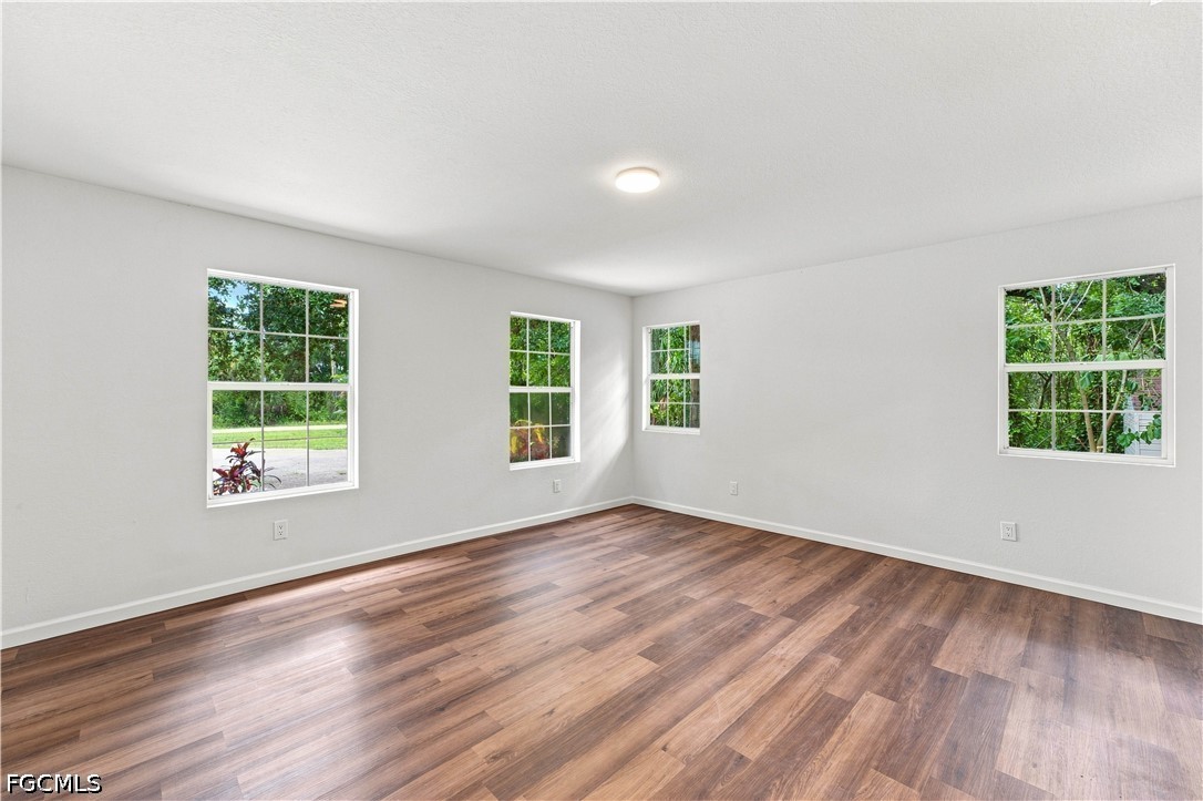 5 Bed SingleFamilyResidence for Sale in Lehigh Acres, photo 4