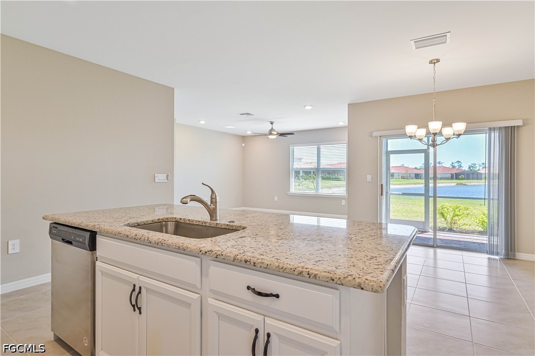 4 Bed Waterfront Home for Sale in Lindsford, photo 4