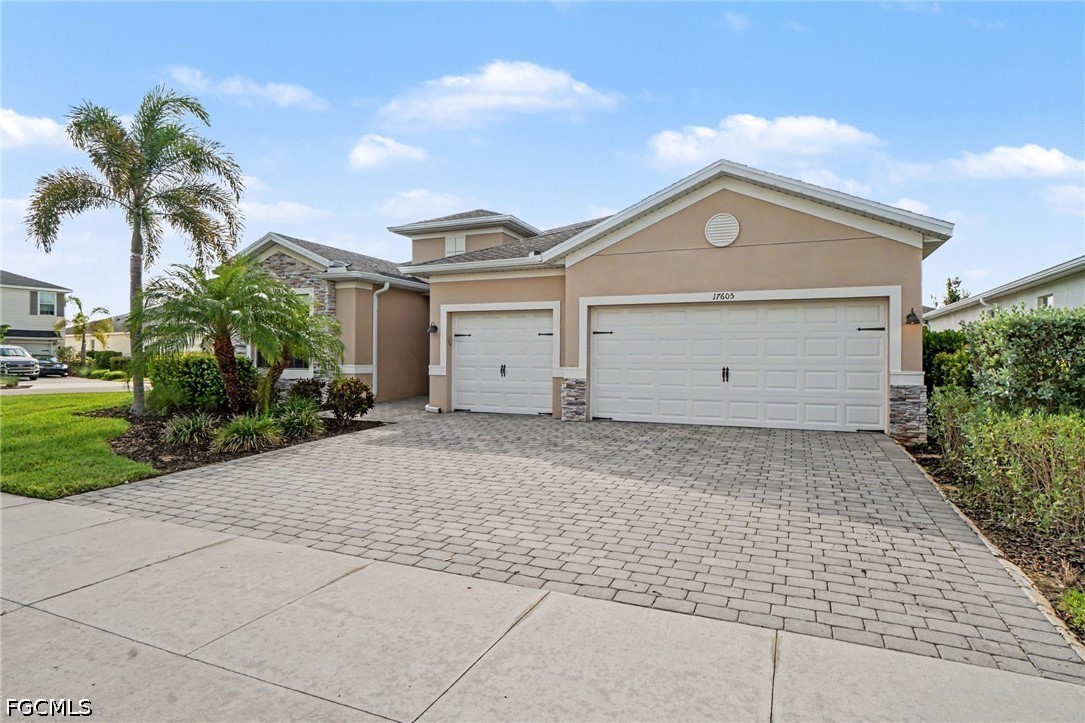 3 Bed SingleFamilyResidence for Sale in Trails Edge, FL — photo 4