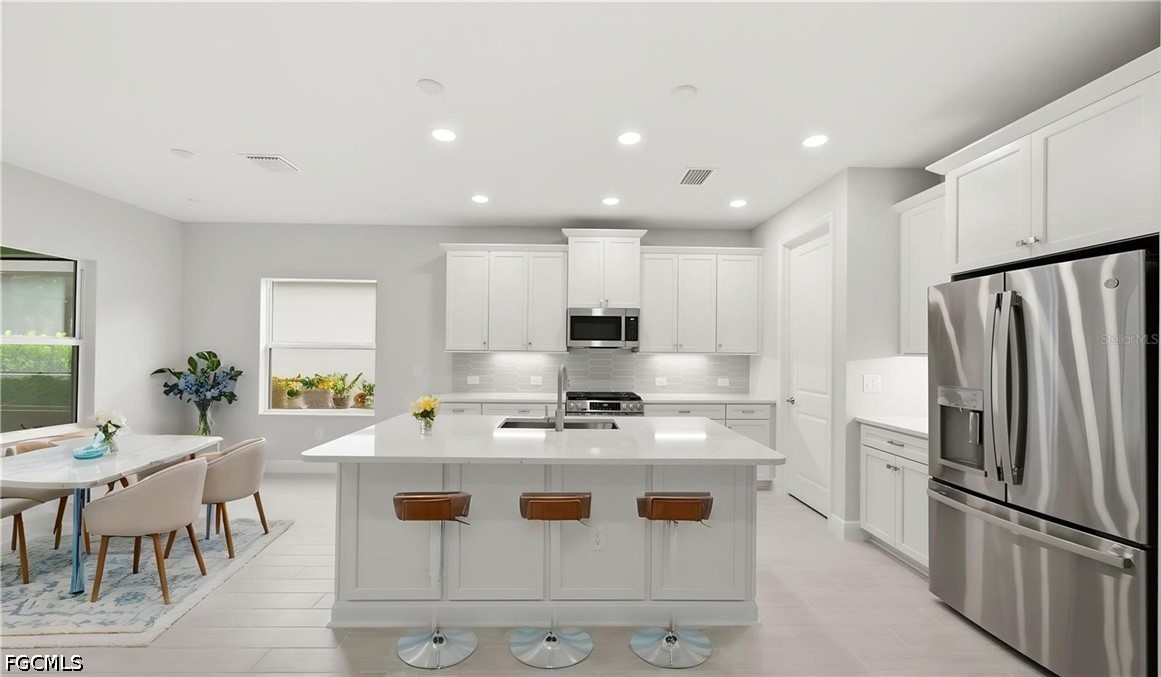 3 Bed SingleFamilyResidence for Sale in Fort Myers, photo 4