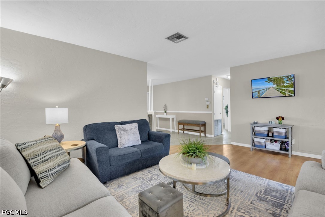 2 Bed SingleFamilyResidence for Sale in Mcgregor Groves, FL — photo 4