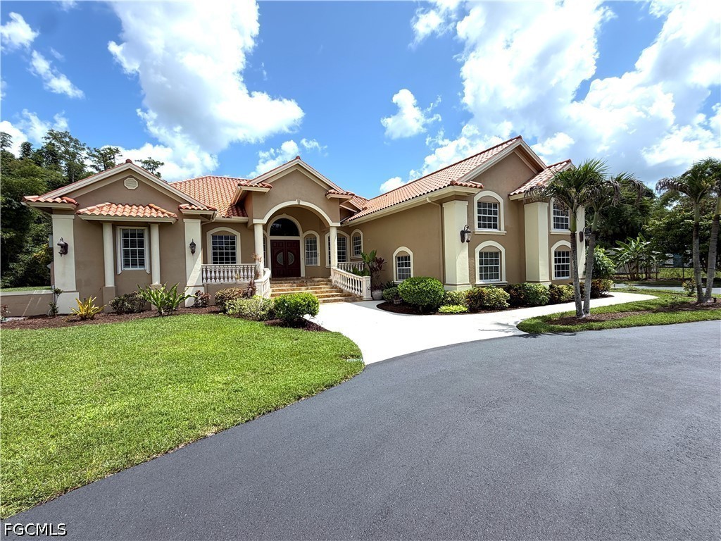 5 Bed SingleFamilyResidence for Sale in Naples, FL — photo 4