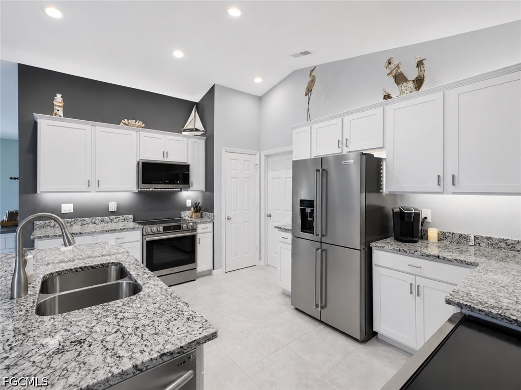 3 Bed SingleFamilyResidence for Sale in Cape Coral, FL — photo 4