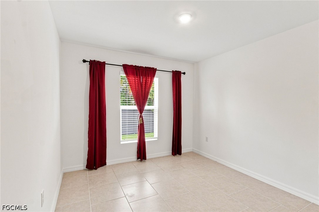 4 Bed SingleFamilyResidence for Sale in Cape Coral, FL — photo 4