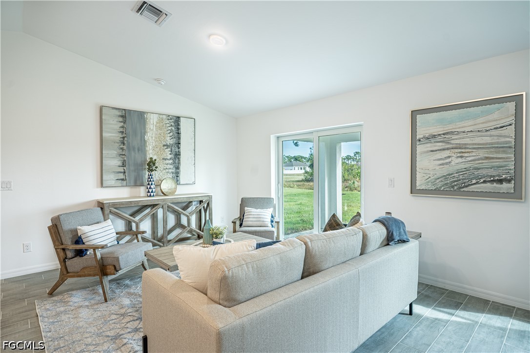 3 Bed SingleFamilyResidence for Sale in Lehigh Acres, photo 4