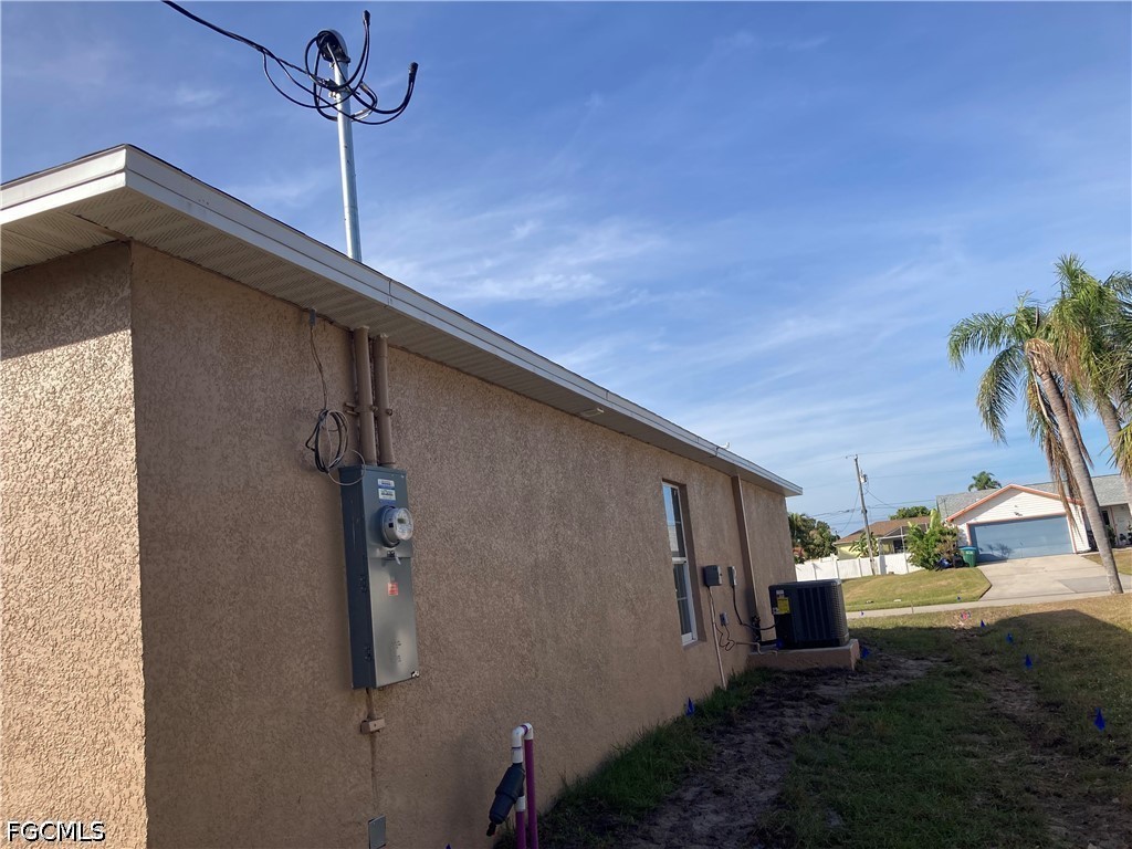3 Bed SingleFamilyResidence for Sale in Cape Coral, FL — photo 4