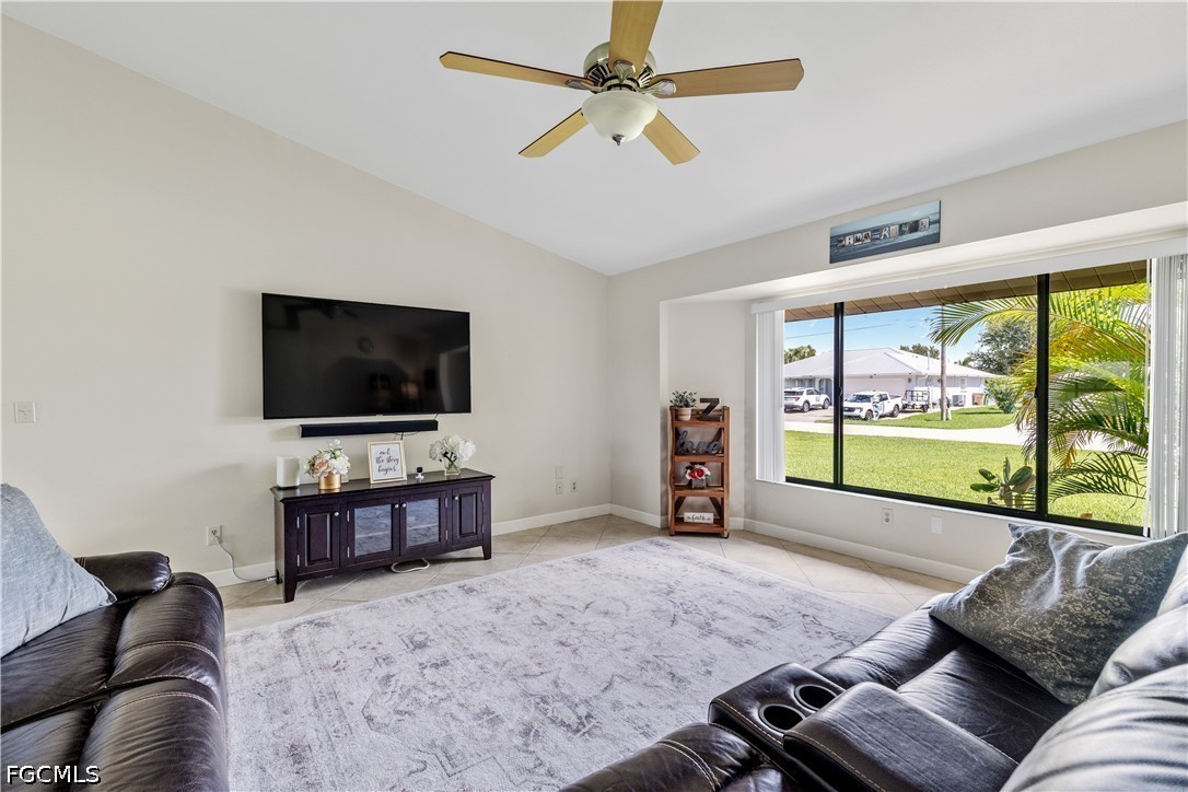 3 Bed SingleFamilyResidence for Sale in Cape Coral, FL — photo 4