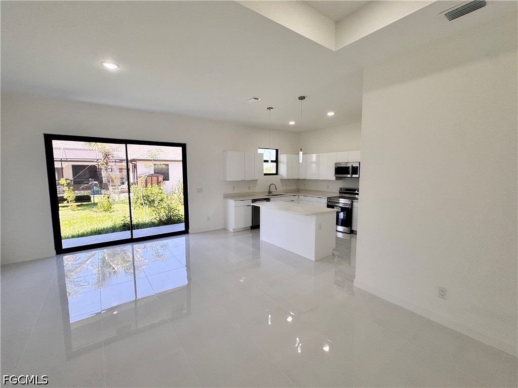 4 Bed SingleFamilyResidence for Sale in Cape Coral, FL — photo 4