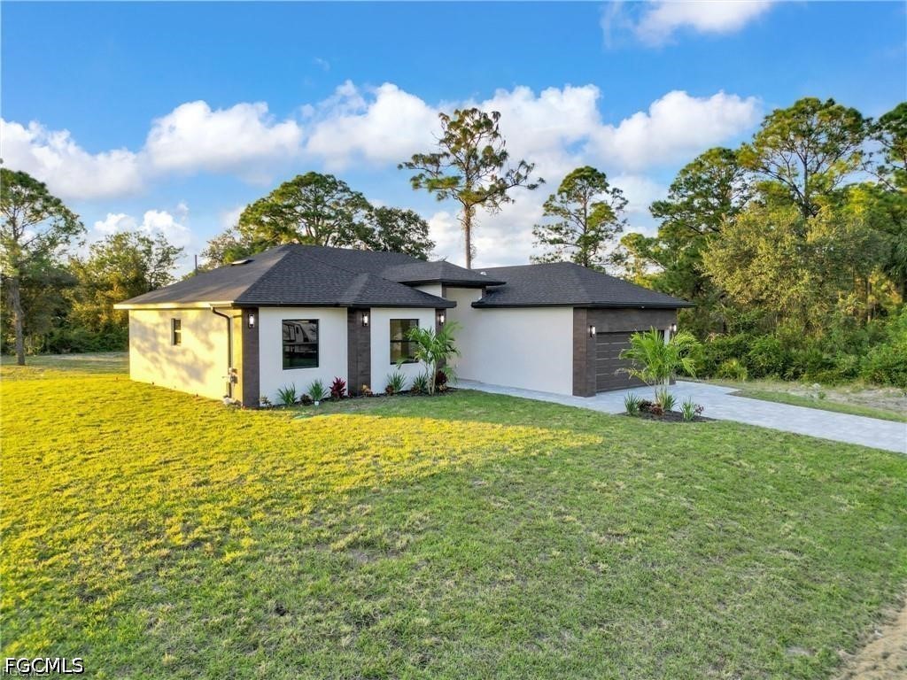 3 Bed SingleFamilyResidence for Sale in Lehigh Acres, FL — photo 4