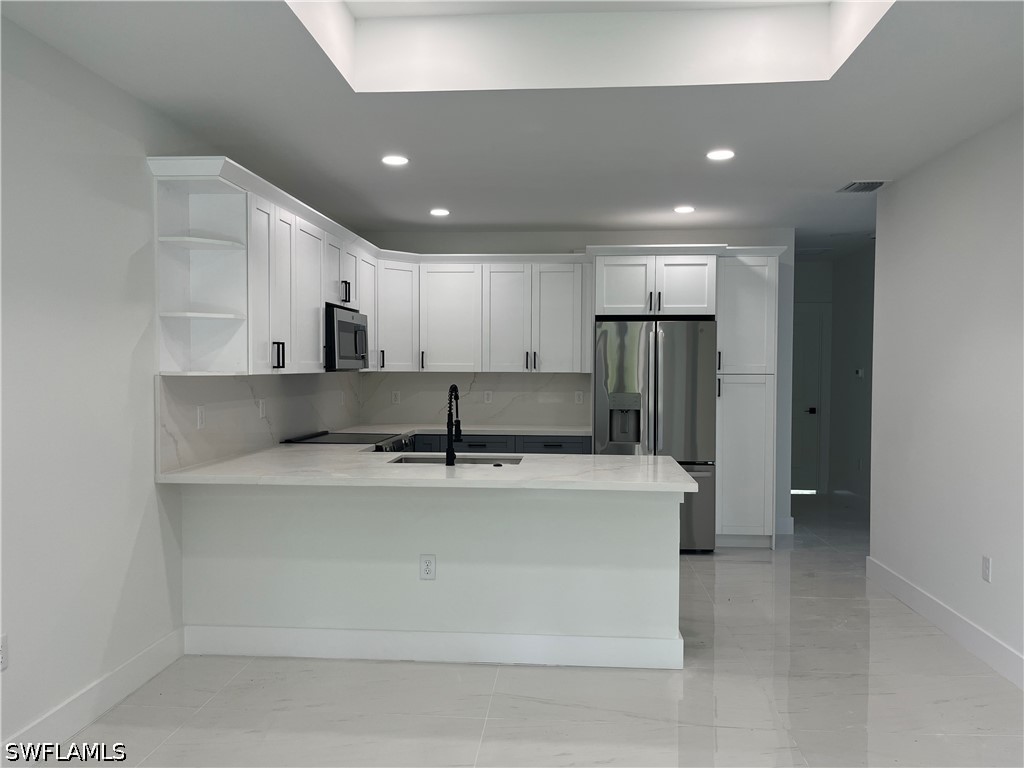 6 Bed Duplex for Sale in Twelfth Street Park, FL, $439,999 — photo 4