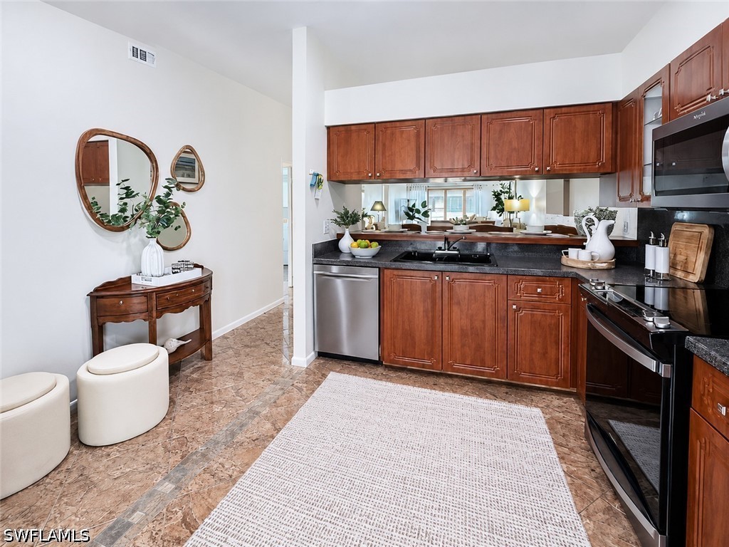 2 Bed Condominium for Sale in Winterpark, FL, $262,000 — photo 4