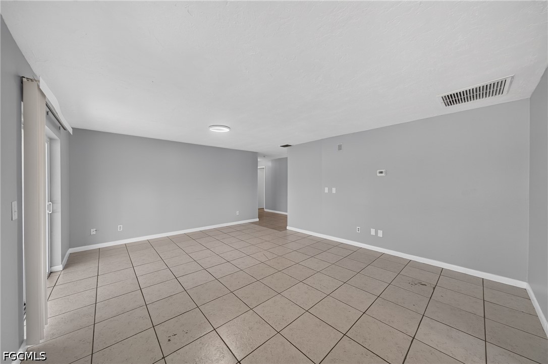 2 Bed Waterfront Home for Sale in Cape Coral, photo 4