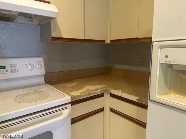 2 Bed Condominium for Sale in Granada Lakes, FL, $180,000 — photo 4