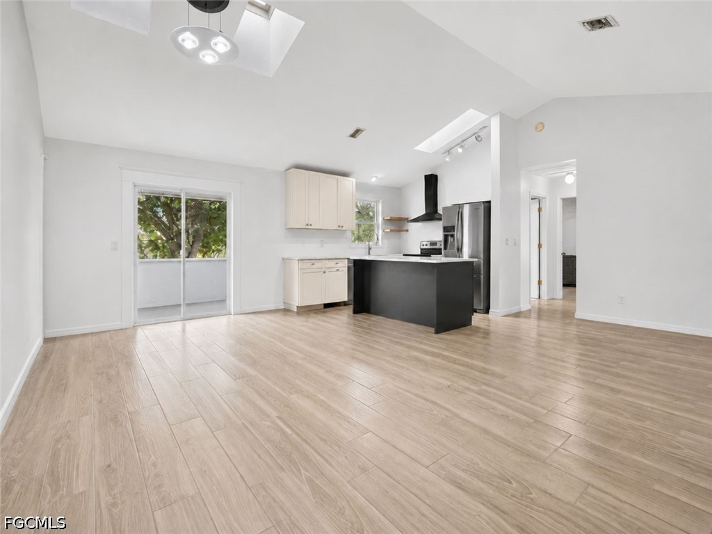 3 Bed SingleFamilyResidence for Sale in Cape Coral, FL — photo 4