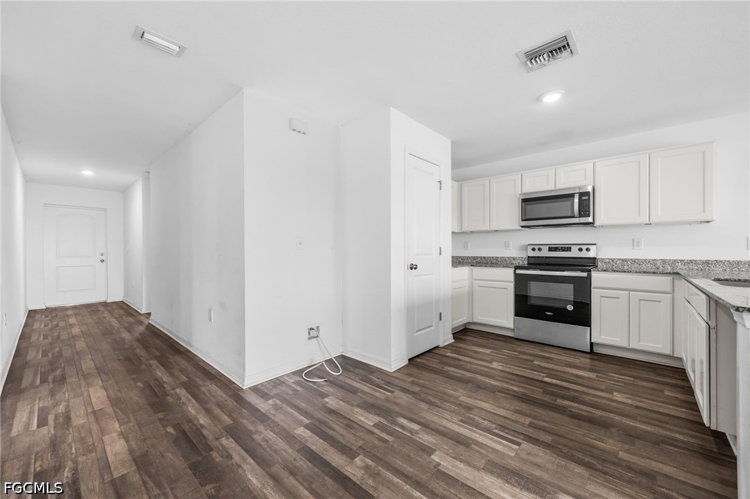 4 Bed SingleFamilyResidence for Sale in Port Labelle, FL — photo 4