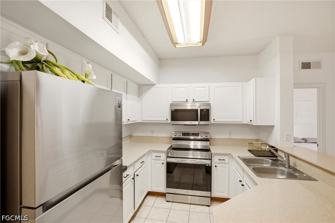 2 Bed Pool Home for Sale in Fort Myers, FL, $219,900 — photo 4