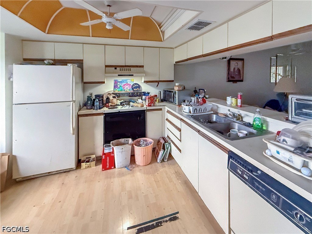 2 Bed Condominium for Sale in Fort Myers, FL, $110,000 — photo 4
