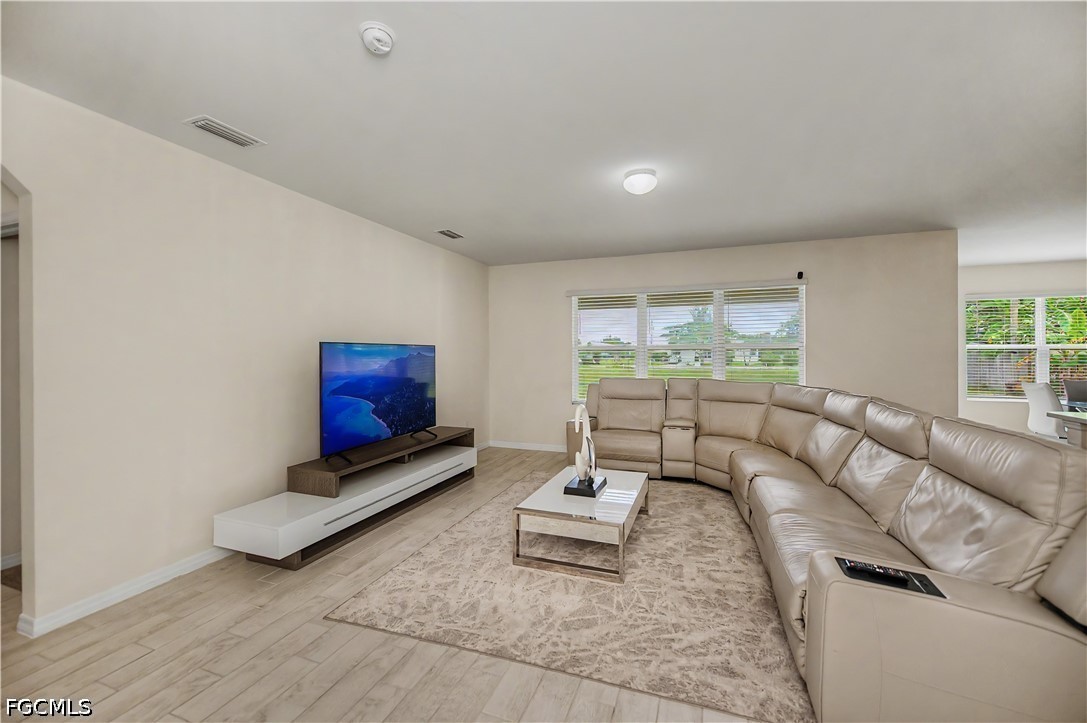 4 Bed SingleFamilyResidence for Sale in Cape Coral, FL — photo 4