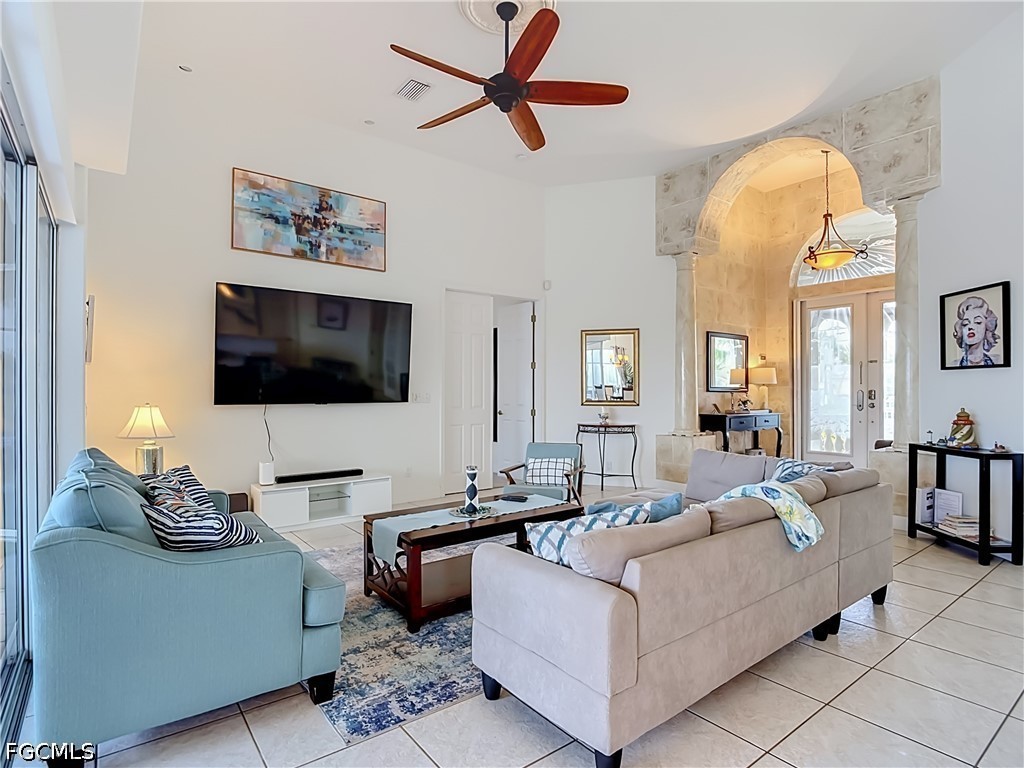 3 Bed Pool Home for Sale in Cape Coral, photo 4