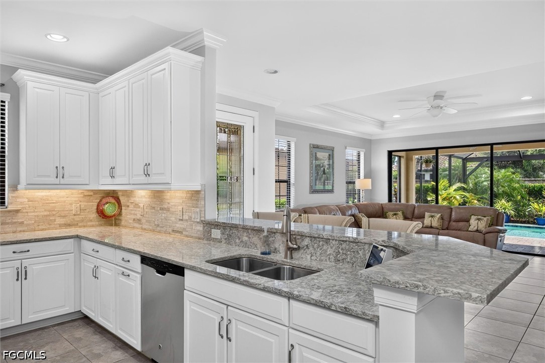 3 Bed Pool Home for Sale in Naples, photo 4
