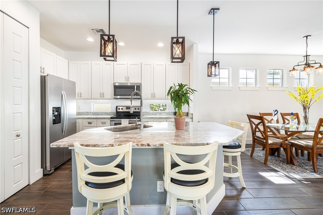 5 Bed SingleFamilyResidence for Sale in Kelly Plaza, FL — photo 4