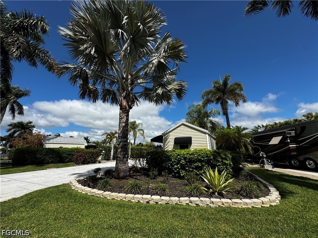 Waterfront Home for Sale in Labelle, FL, $190,000 — photo 4